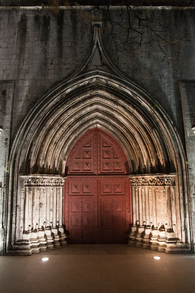 Gotische tür zum igreja do carmo in lisbon — Stockfoto