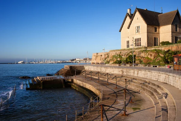 Atlantský oceán promenáda v cascais — Stock fotografie