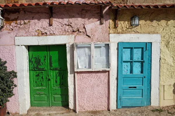 Porte della vecchia casa a Lisbona — Foto Stock