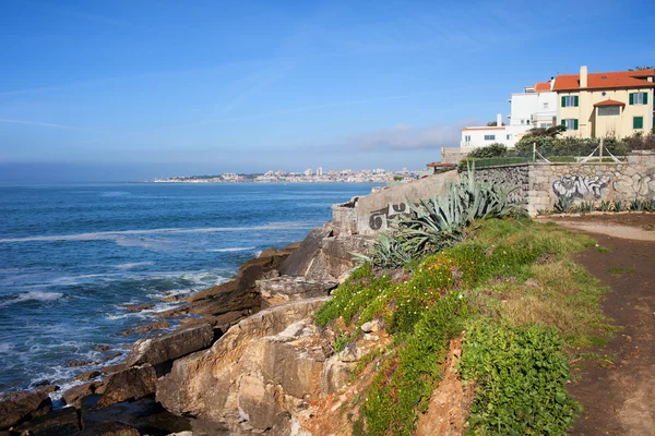 Atlanten klippiga stranden i estoril — Stockfoto