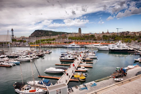 Port vell kikötő a barcelona — Stock Fotó