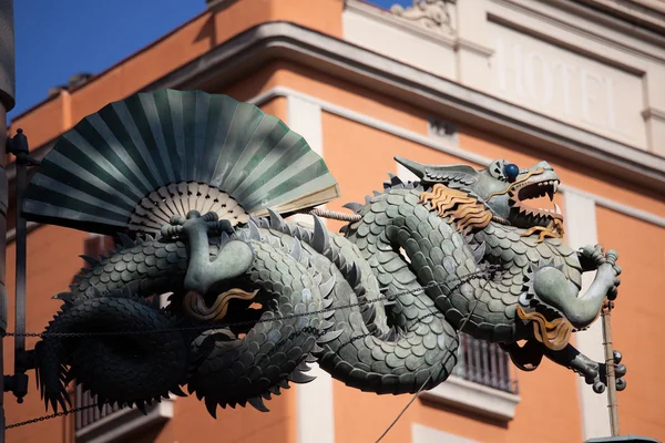 Kinesisk drake i barcelona — Stockfoto