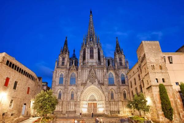 Catedral de Barcelona à noite — Fotografia de Stock