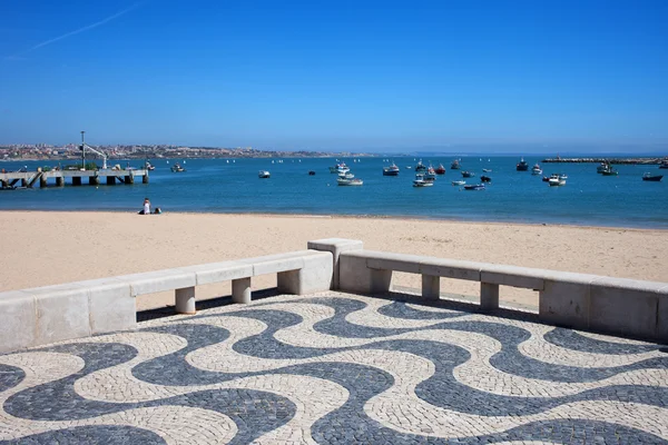 Cascais strandpromenaden och bay i portugal — Stockfoto