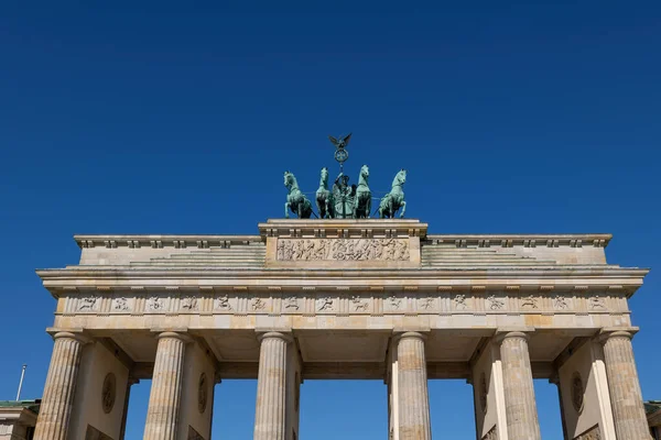 Вершине Гейта Против Голубого Неба Берлине Германия — стоковое фото
