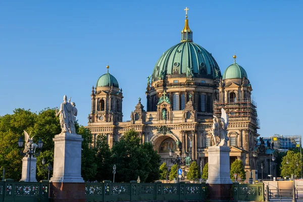 Catedral Berlín Berliner Dom Estatuas Puente Schloss Ciudad Berlín Alemania — Foto de Stock