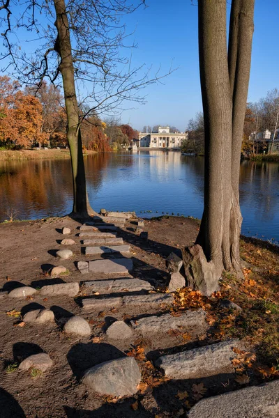 Stone Steps Lake Royal Lazienki Park City Warsaw Poland Palace — Zdjęcie stockowe