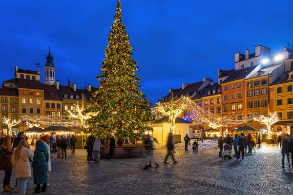 Varsóvia Polônia Janeiro 2022 Pessoas Árvore Natal Praça Mercado Cidade — Fotografia de Stock