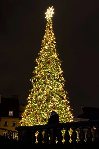 Julgran Upplyst Natten Dekorerad Med Ljus Och Smycken Kristen Tradition — Stockfoto