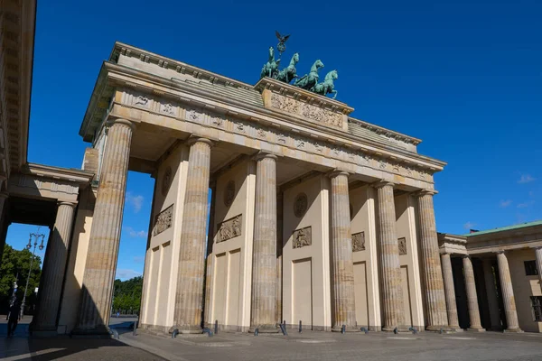 Brandenburgi Kapu Berlinben Németországban Neoklasszikus Stílus Építészet Világhírű Város Mérföldkő — Stock Fotó