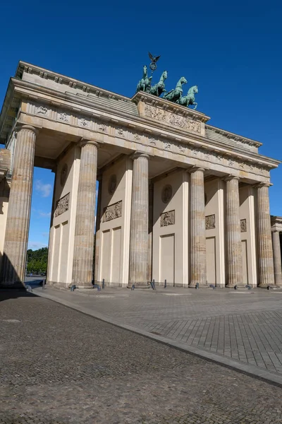 Almanya Nın Berlin Şehrindeki Brandenburg Kapısı Neoklasik Stil Mimarisi Dünyaca — Stok fotoğraf