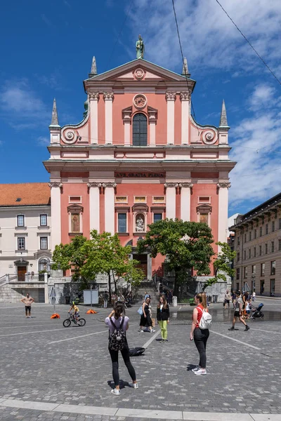 Ljubljana Slovenia July 2022 People Franciscan Church Annunciation Preseren Square — Foto de Stock