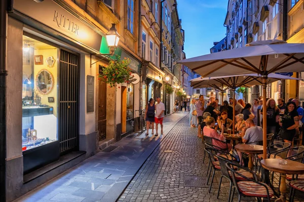 Ljubljana Slovenia July 2022 Group People Tourists Lively Old Square 스톡 이미지