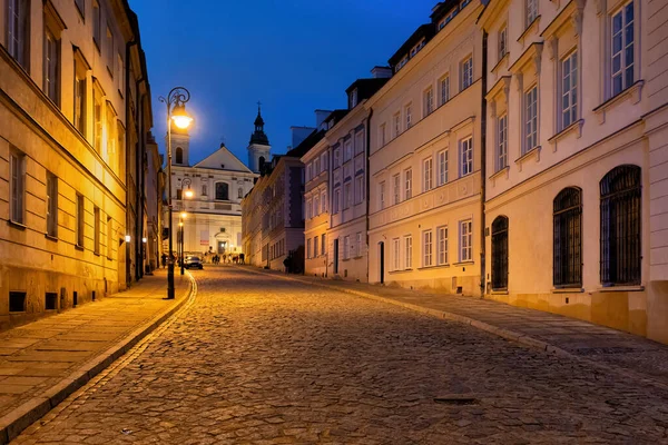 波兰华沙新城的夜晚 Cobbled Mostova街 朝向圣灵会 — 图库照片