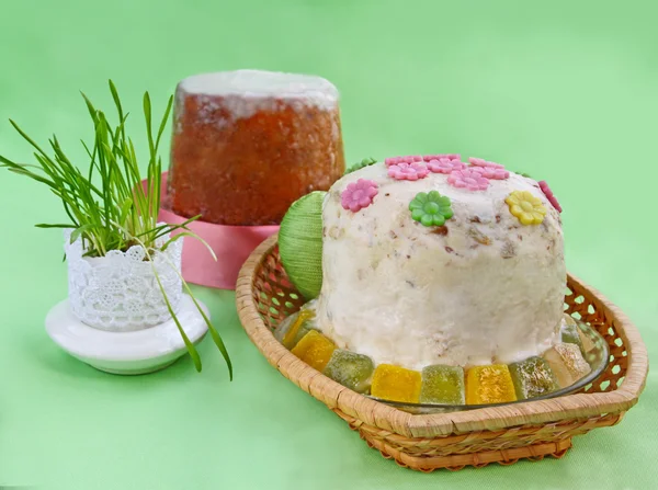 Cuajada de Pascua pastel nd estufa "kulich" —  Fotos de Stock