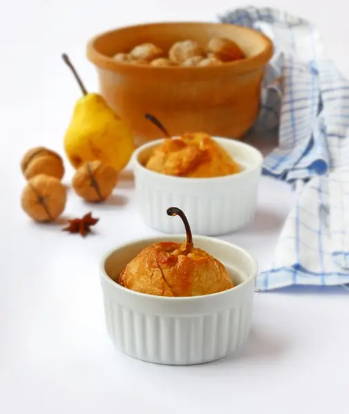 Preparation of dessert and bowl of walnuts — Stockfoto