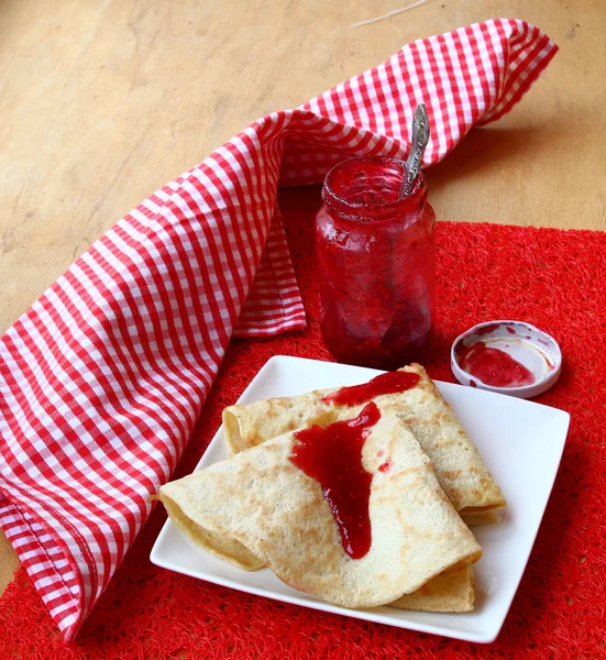 Traditional treating on a shrovetide by pancakes with jam — Stock Photo, Image