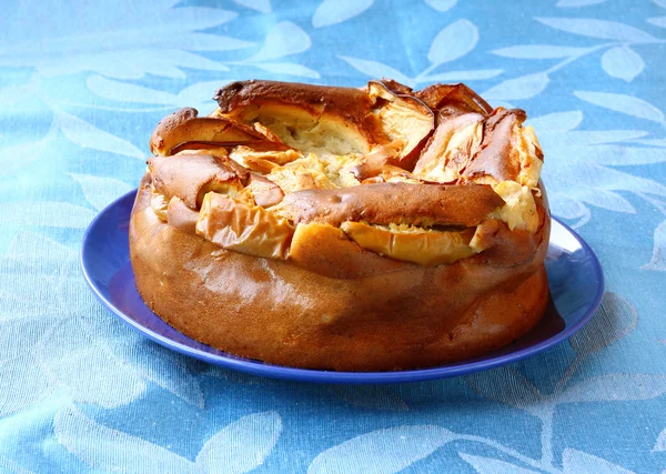 Zelfgemaakte taart met appels — Stockfoto