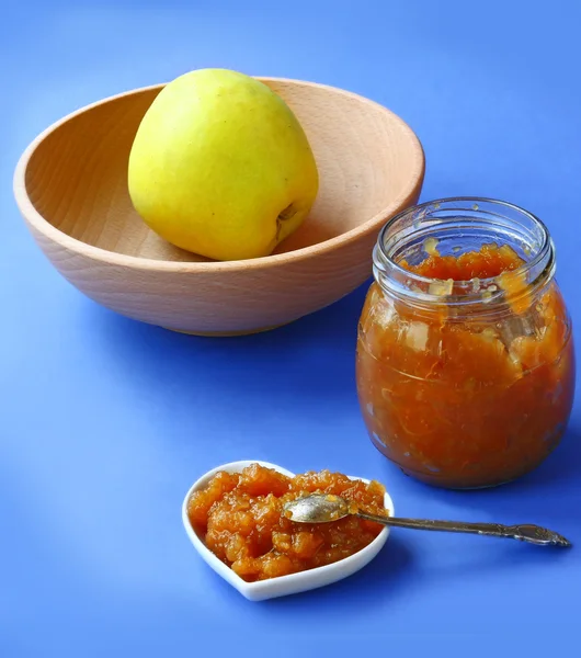 Jar of jam and apple — Stock Photo, Image