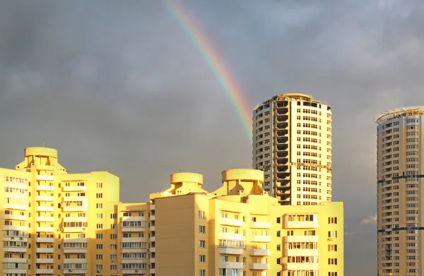 Rainbow above new houses — Stock Photo, Image