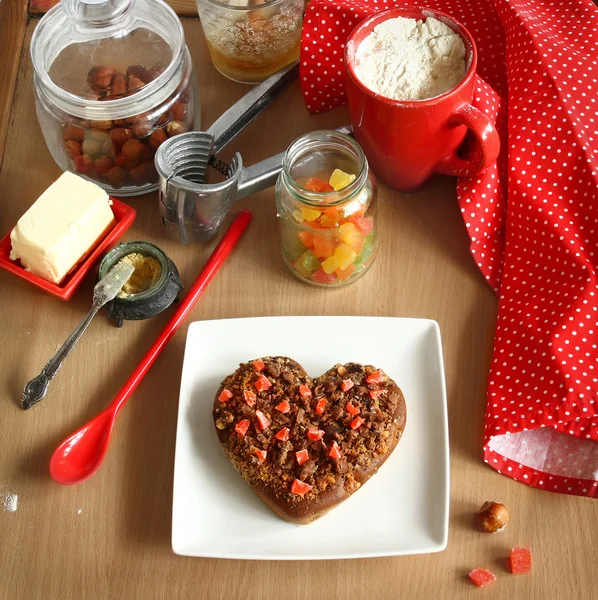 Cioccolato biscotti nel cuore a forma di cottura — Foto Stock