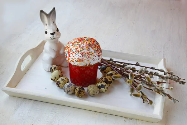 Pâques nature morte avec kulich et par le bouquet du saule — Photo