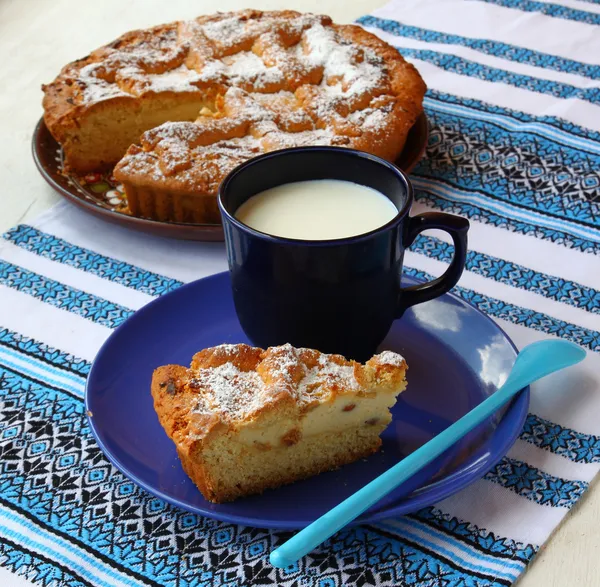 Desayuno por la mañana con pastel de queso —  Fotos de Stock