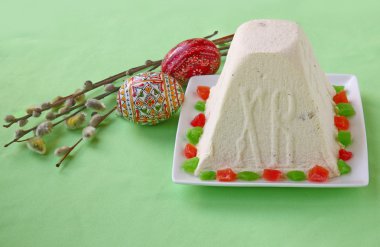 paskha, yumurta ve willow twigs demet lor