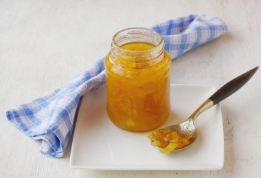 bir kavanoz Ayva Reçeli açın