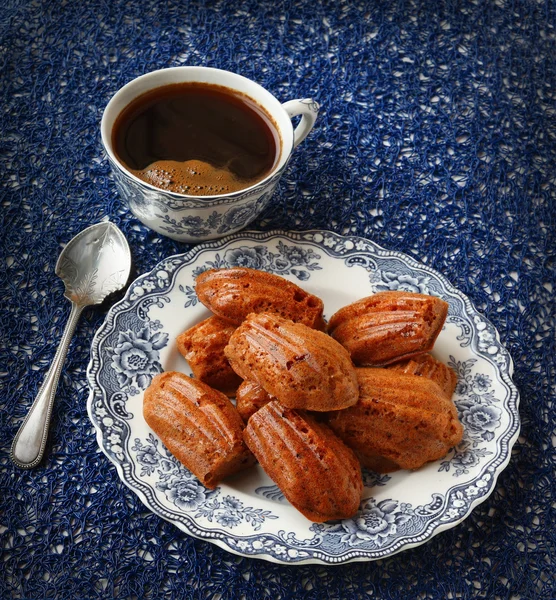 Zelfgemaakte marshmallows en een kopje koffie — Stockfoto