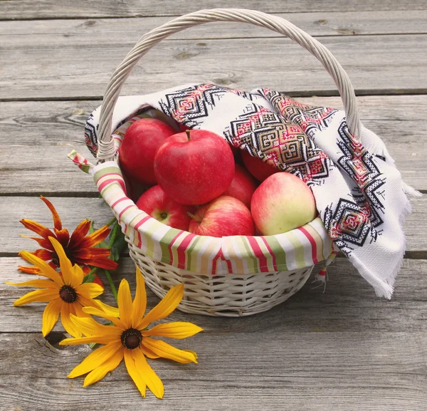 August still life with a basket of apples — Stock Photo, Image