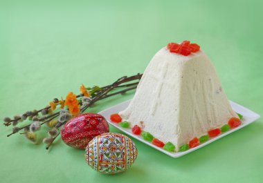 paskha (Paşa), dekoratif Paskalya yumurta ve willow demet lor