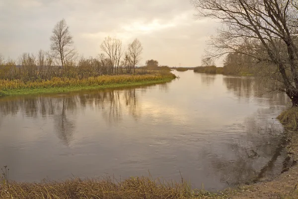 Zachód słońca nad rzeką — Zdjęcie stockowe