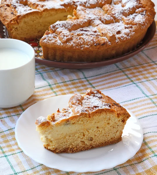 Desayuno por la mañana con pastel de queso —  Fotos de Stock