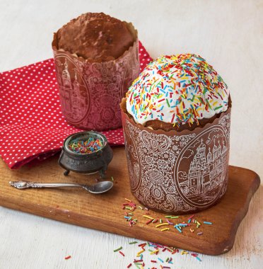 Paskalya kek şeker sır ile