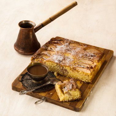 Danimarkalı elma pasta ve kahve