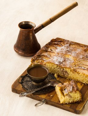 Danimarkalı elma pasta ve kahve