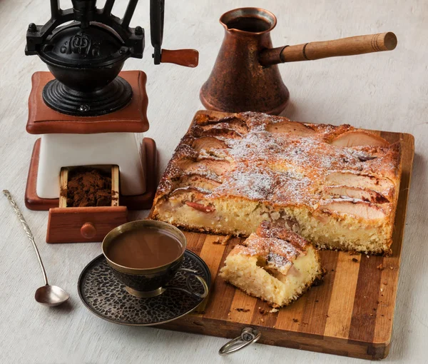 Danish apple cake and cup of coffee — Stock Photo, Image