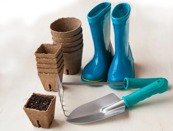 Tools for the gardener and rubber boots — Stock Photo, Image