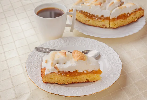 Homemade cake with meringue — Stock Photo, Image