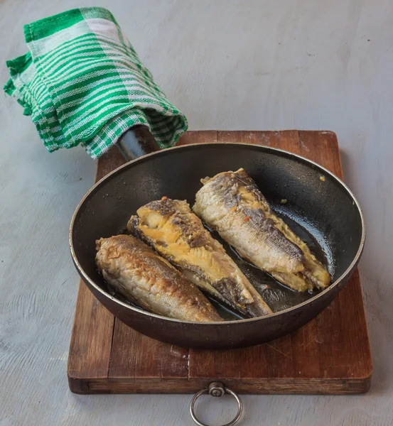 Pesce fritto in padella — Foto Stock