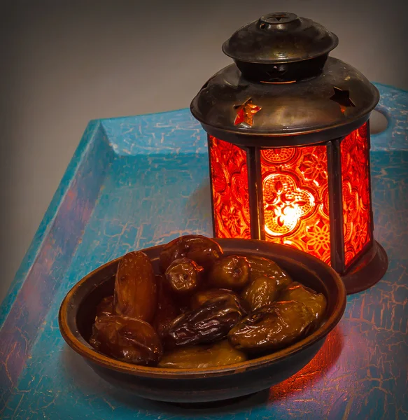 Ramadan lamp and dates still life — Stock Photo, Image