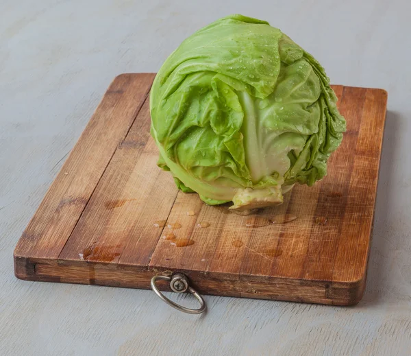 Cabbage on a kitchen cutting board — Stock Photo, Image