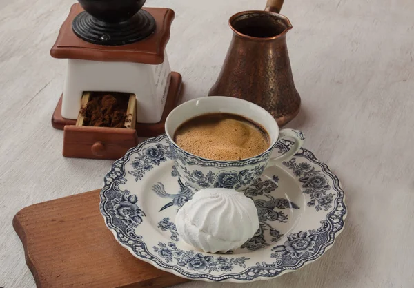 Marshmallow Vinobraní Talíř Šálek Kávy Cezve Starý Kávovar — Stock fotografie