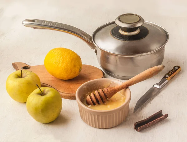 Cooking Vitamin Drink Apples Lemon Honey Cinnamon Ingredients Vitamin Drink — Fotografia de Stock