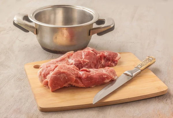 Piece Pork Cutting Board Background Pot Knife Kitchen Table Cooking — ストック写真