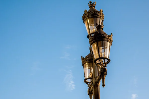 Utsmyckade detaljer i en lyktstolpe, barcelona — Stockfoto