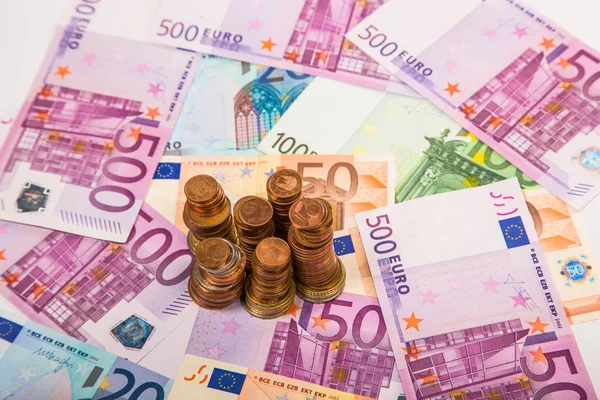Moedas e notas em euros — Fotografia de Stock
