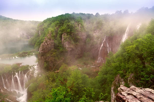 Cascate nel Parco Nazionale di Plitvice, Croazia — Foto Stock