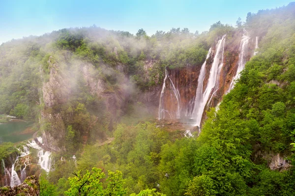 Vattenfallen i nationalparken plitvice, Kroatien — Stockfoto